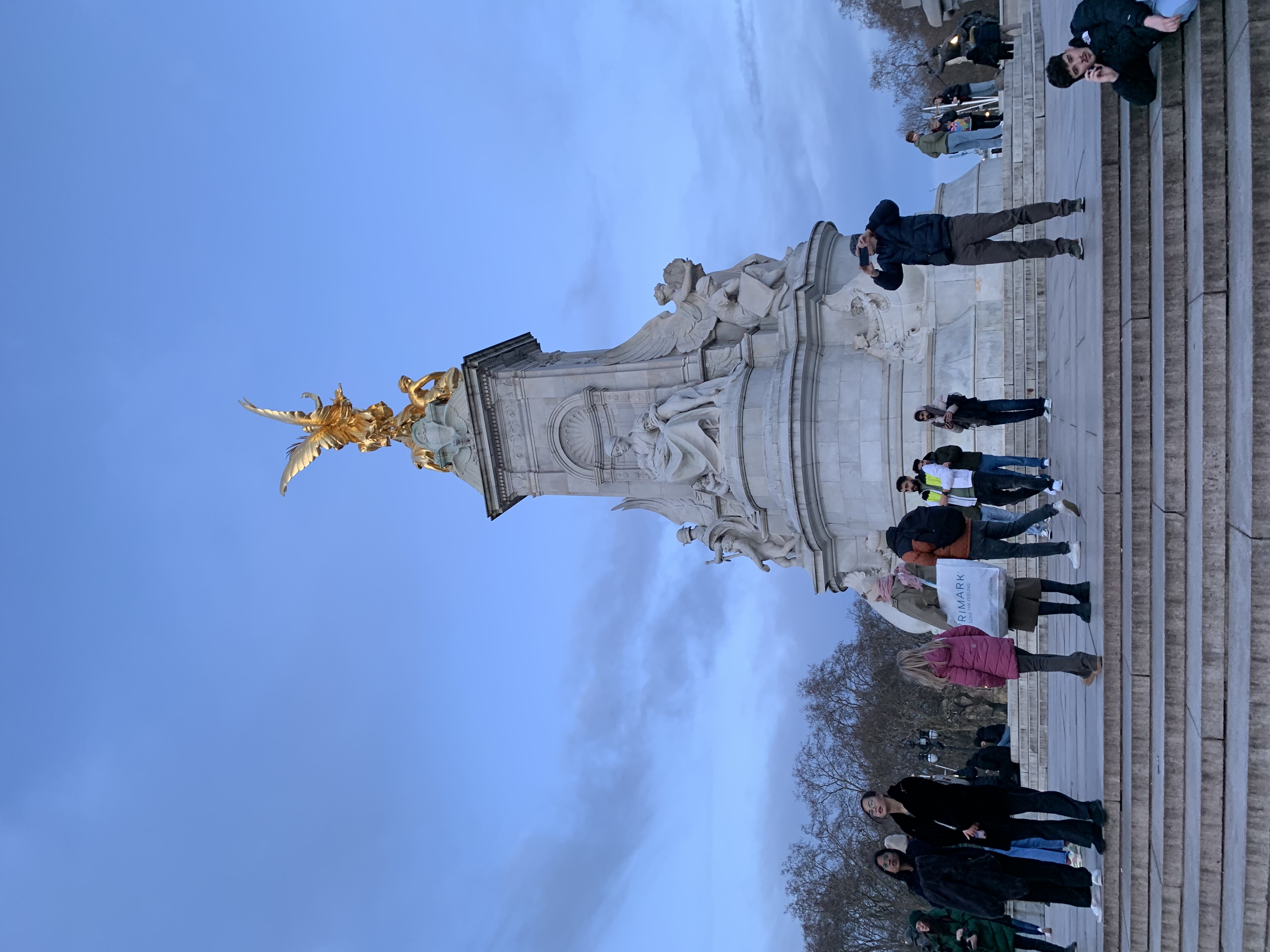 The Victoria Memorial in the early evening (opposite to Buckingham Palace)